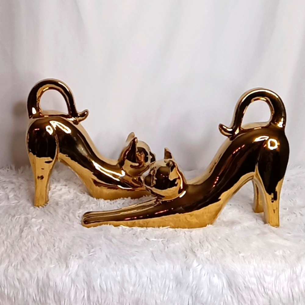 Stretching Cat Decor Statue ๐ - Picture 3 of 11